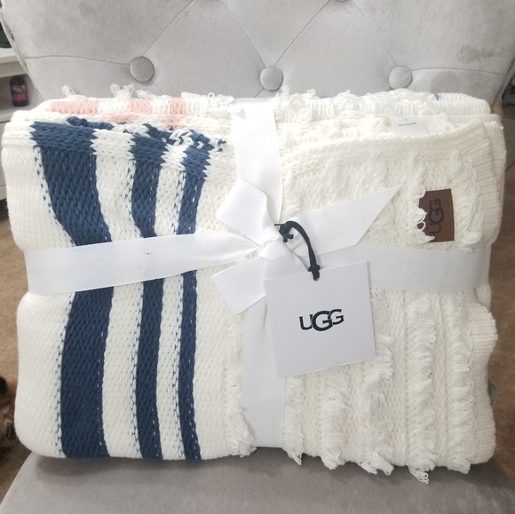 UGG Other - 🍒NWT🍒 UGG THROW 50" X 70"